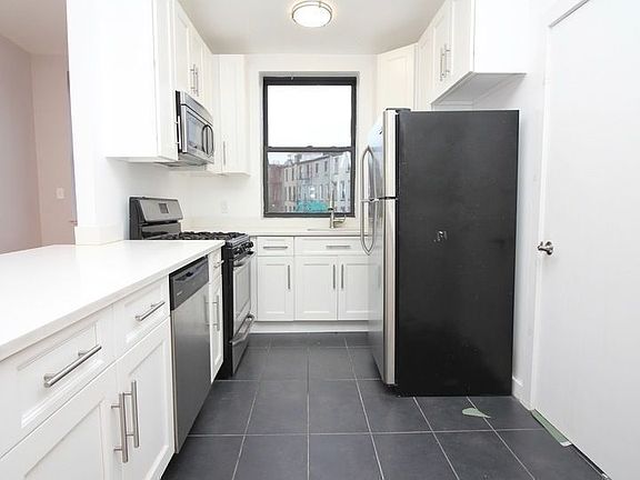 5th image of 859 Atlantic Ave #3C