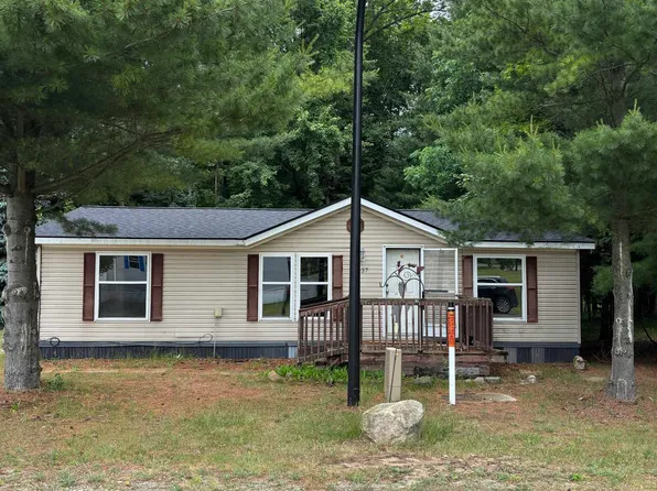 2237 Ranae St, Croswell, MI 48422
