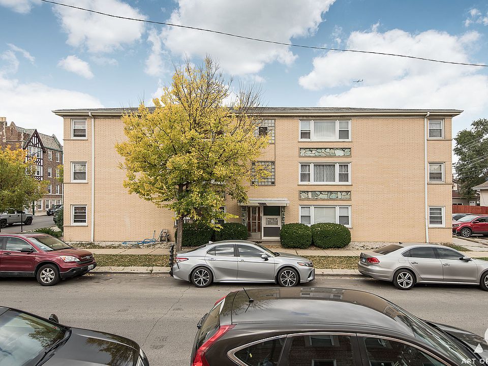 1st image of 5550 W Byron St APT 1E