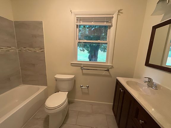 5th image of 231 Fallsbrook Rd