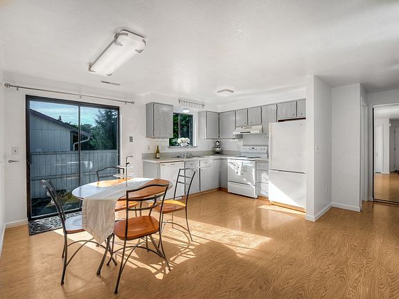 4th image of 3602 Autumnwood Ct SE