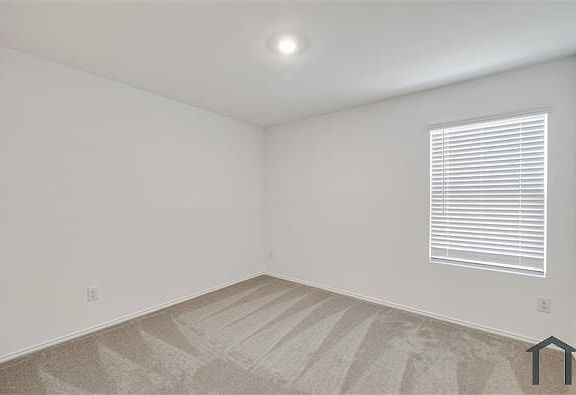 5th image of 7705 Thornton Dr