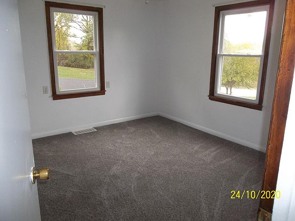 3rd image of 8915 Elmwood Dr