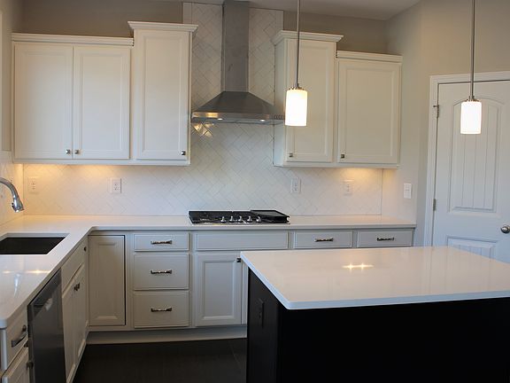 5th image of 3210 Trowbridge Dr