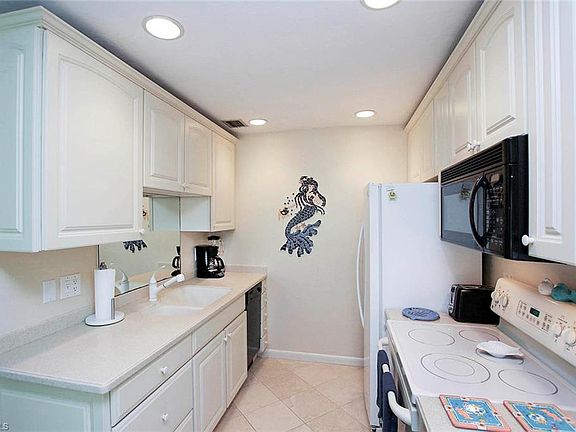 5th image of 561 Periwinkle Way Unit E8
