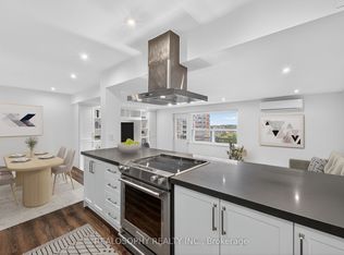 15 Elizabeth St N #905, Mississauga, ON L5G2Z3