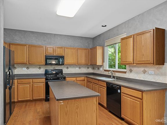 4th image of 520 Waterford Ln