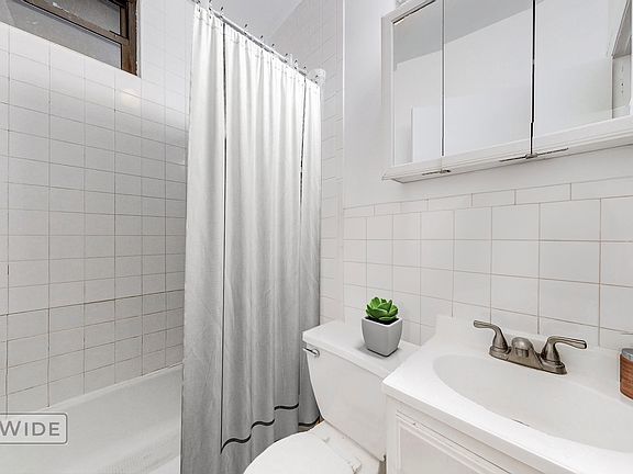 4th image of 303 E 9th St APT 1AF