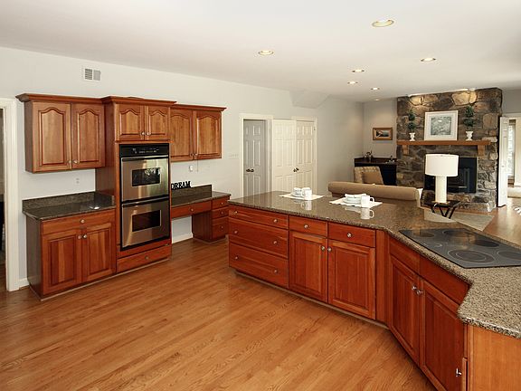 3rd image of 743 Kentland Dr