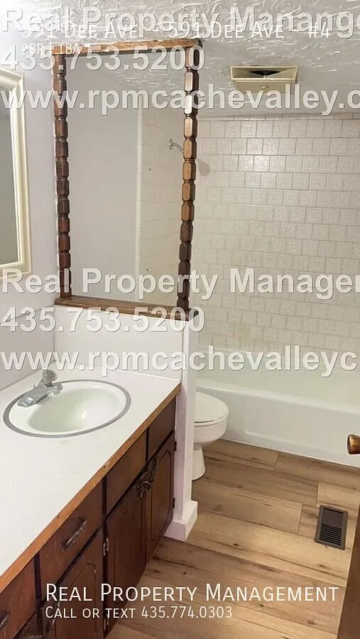 Newly remodeled 2 bedroom. Upstairs Apartment Available for immediate move in — Photo 2