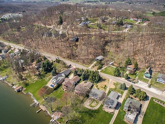3rd image of 162 E Mohawk Dr