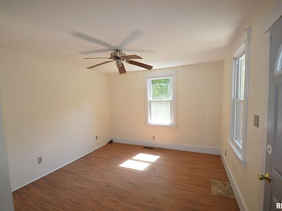 4th image of 1429 E Elmhurst Ave