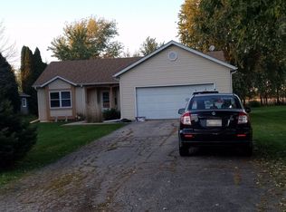 470 Lasalle Dr, Somonauk, IL