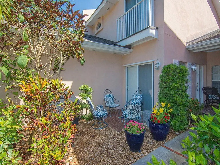 219 Park Shores Cir #B — Photo 21