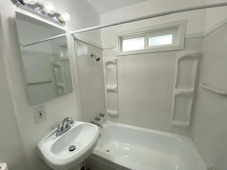 2741 Brooks Ave NE — Photo 9