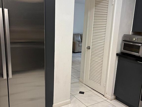 4th image of 3113 S OCEAN Drive #209
