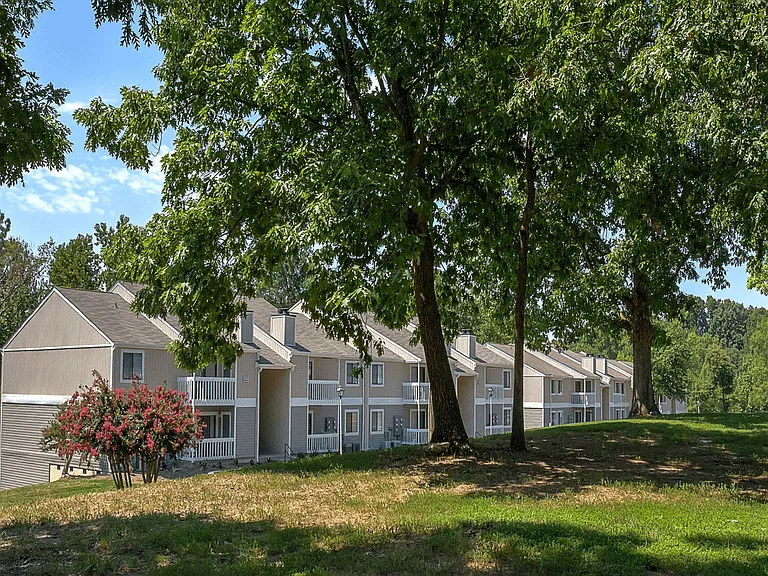 Eastchester Ridge Apartments — Photo 8