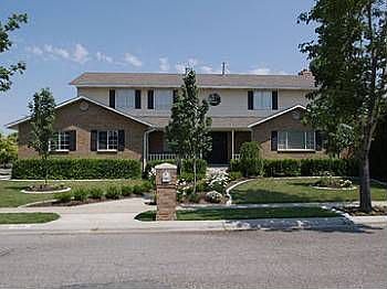 1st image of 988 W Hollycrest Dr
