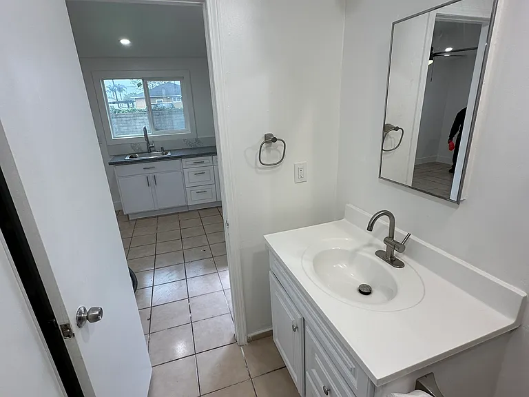 10923 S Firmona Ave — Photo 25