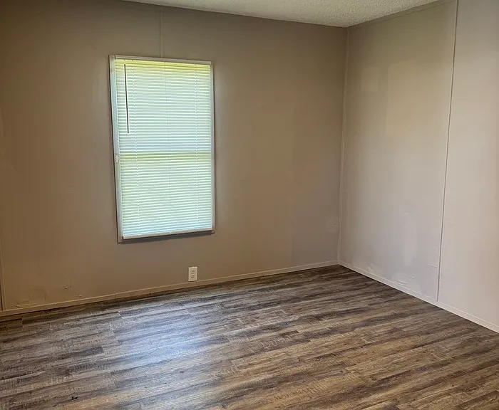 585 Old Branch Rd — Photo 1