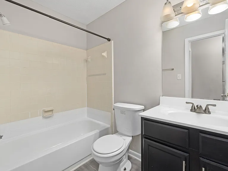 Sunstone Apartments — Photo 23