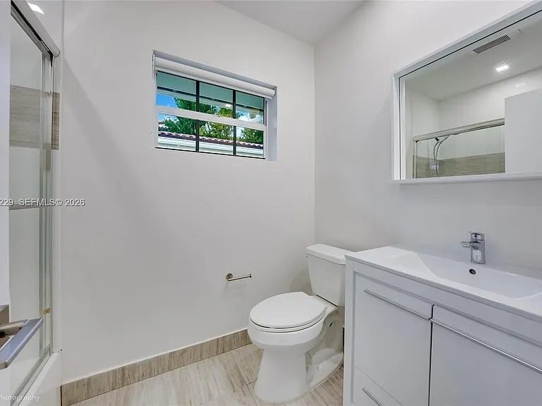 52 Camden Dr — Photo 32