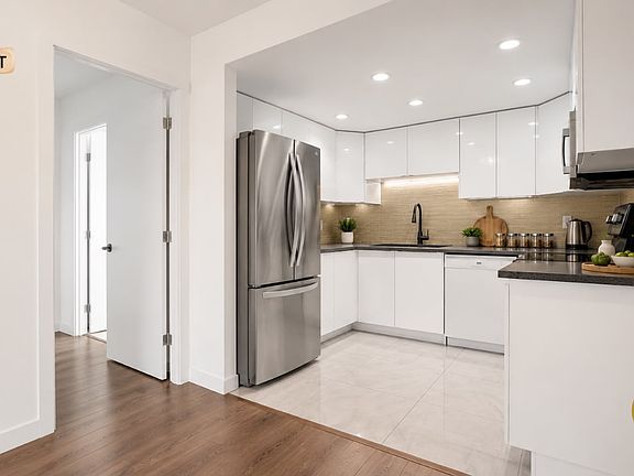 3rd image of 1212 Howe St #1802
