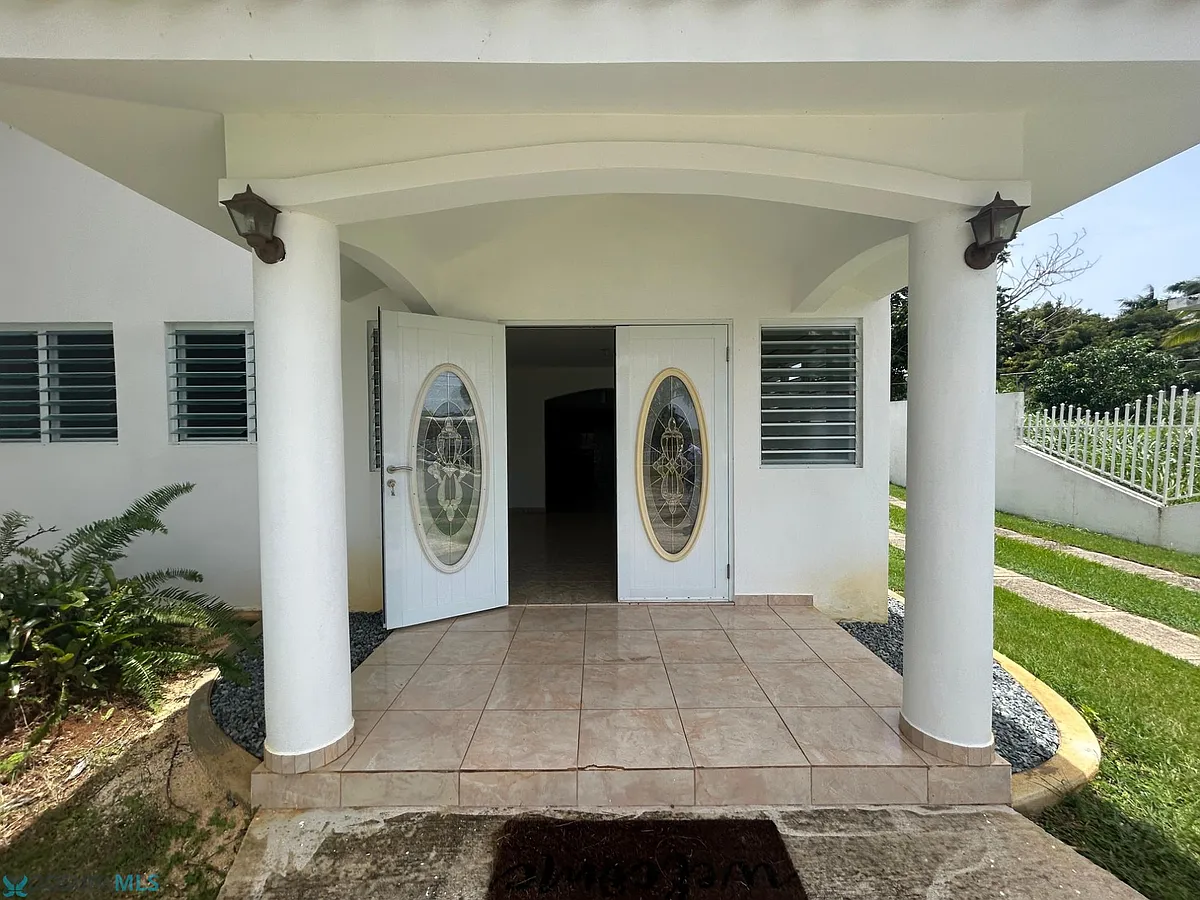 Building Photo - 2B Villa Estela