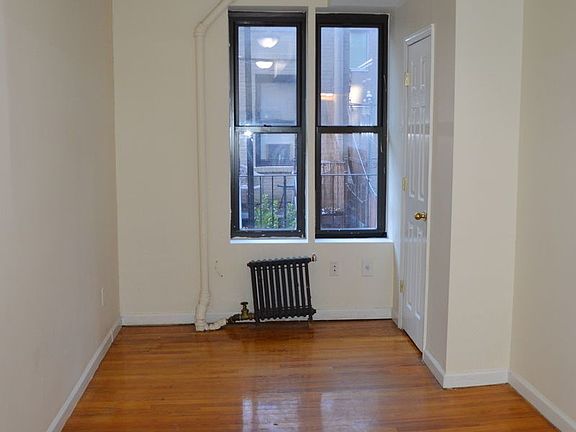 3rd image of 320 E 6th St APT 2r