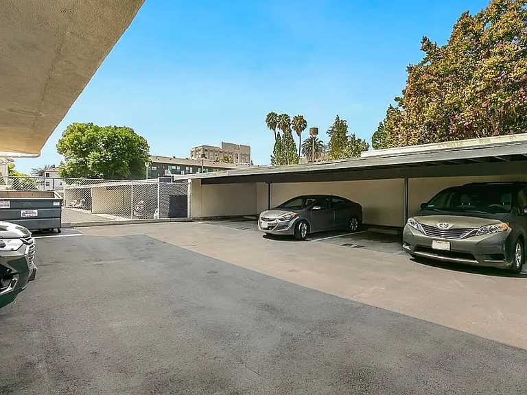 303 N Oakland Ave — Photo 9