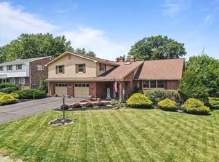 8087 Oxbridge Dr, Pittsburgh, PA 15237