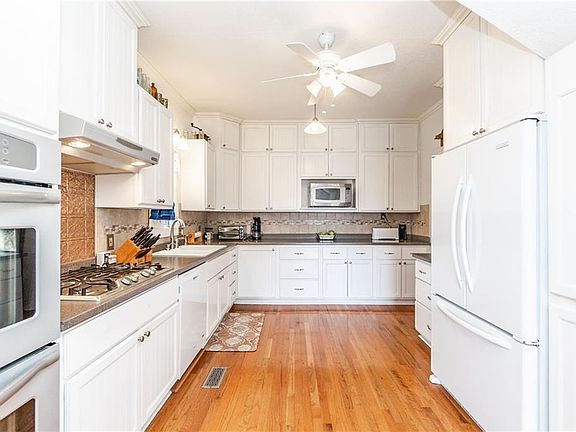 4th image of 4500 SE 139th St