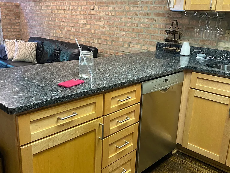 2828 N Burling St #405 — Photo 4