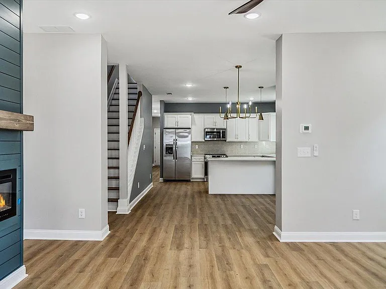636 N Limestone — Photo 9