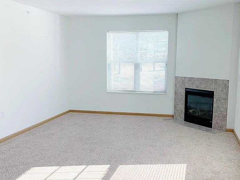 6_silverstone-gallery-fireplace