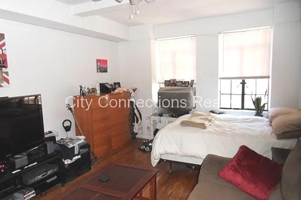 Rented by City Connections Realty | media 9