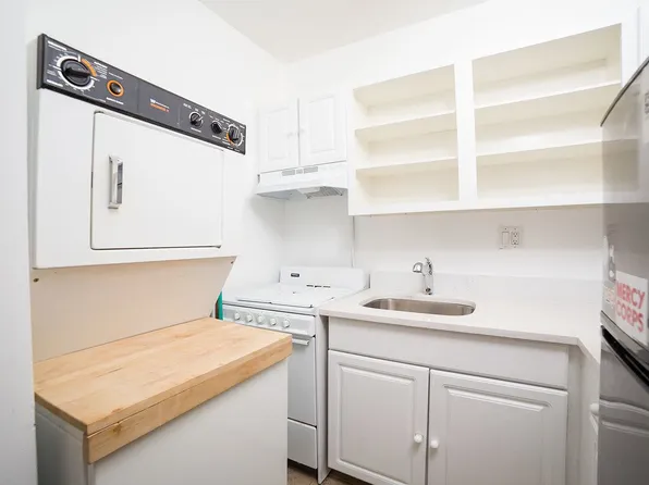 172 Forsyth Street image 1 of 6