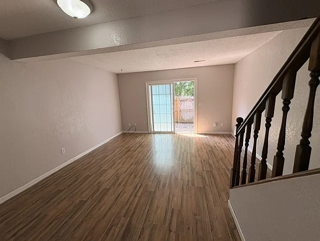 415 Colleen Dr — Photo 7