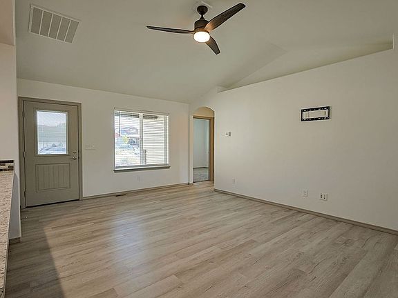 4th image of 709 E Avenue K
