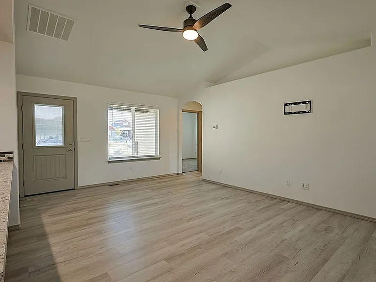 709 E Avenue K — Photo 7