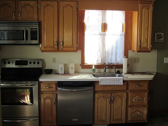 3rd image of 75 Davis St