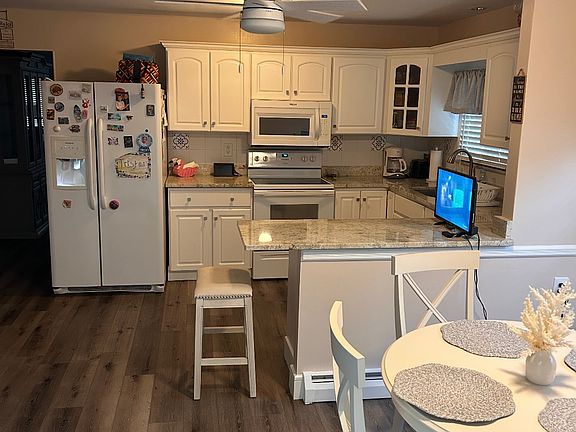 3rd image of 75 Montserrat St