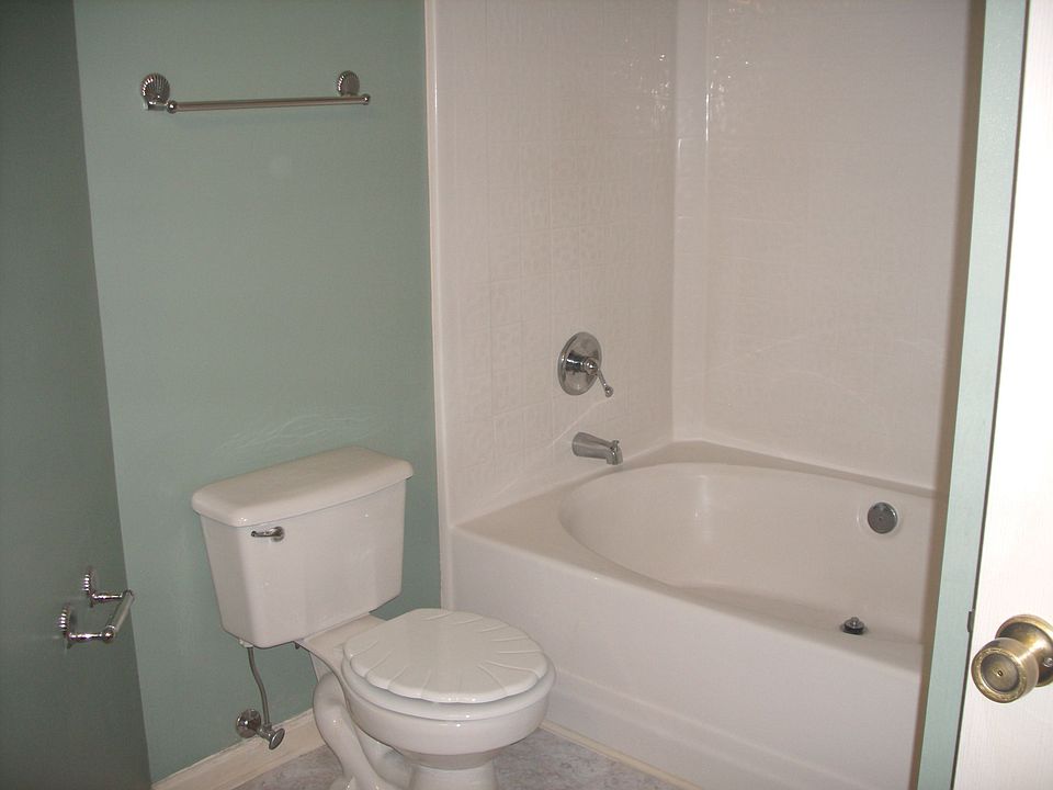 2nd image of 4400 Garden Club St