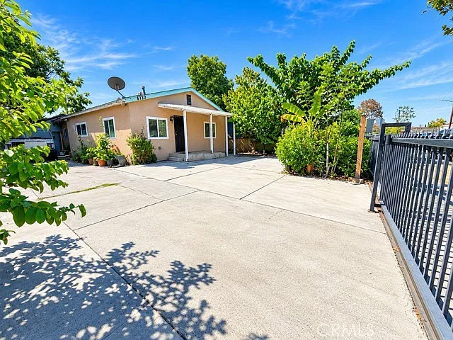 2 bed, 2.0 bath, 672 sqft, $2,500 — Photo 2