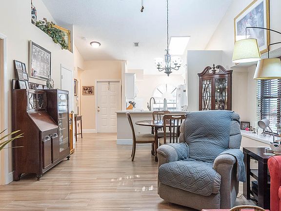 5th image of 10860 Stafford Circle N