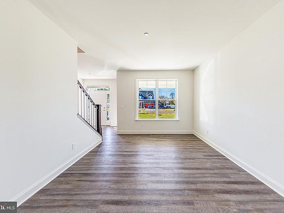 5th image of 233 Nichols Manor Dr
