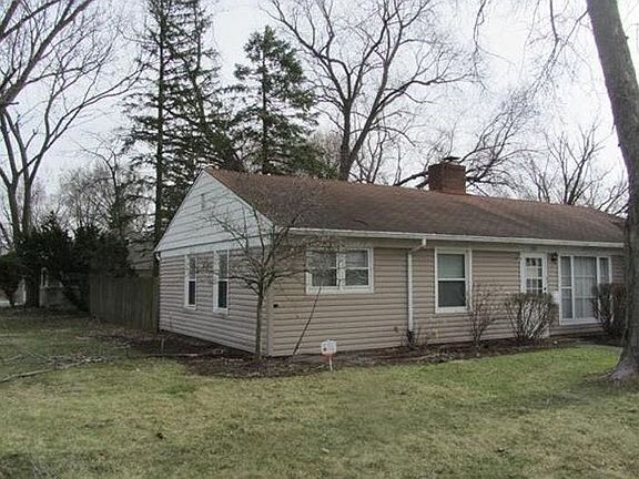 3rd image of 337 Shabbona Dr