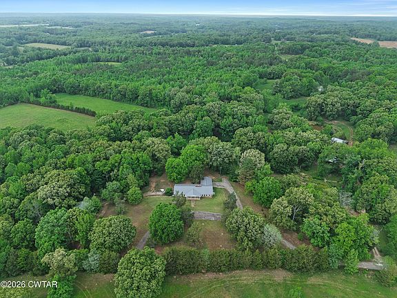 2nd image of 160 Alma Ln