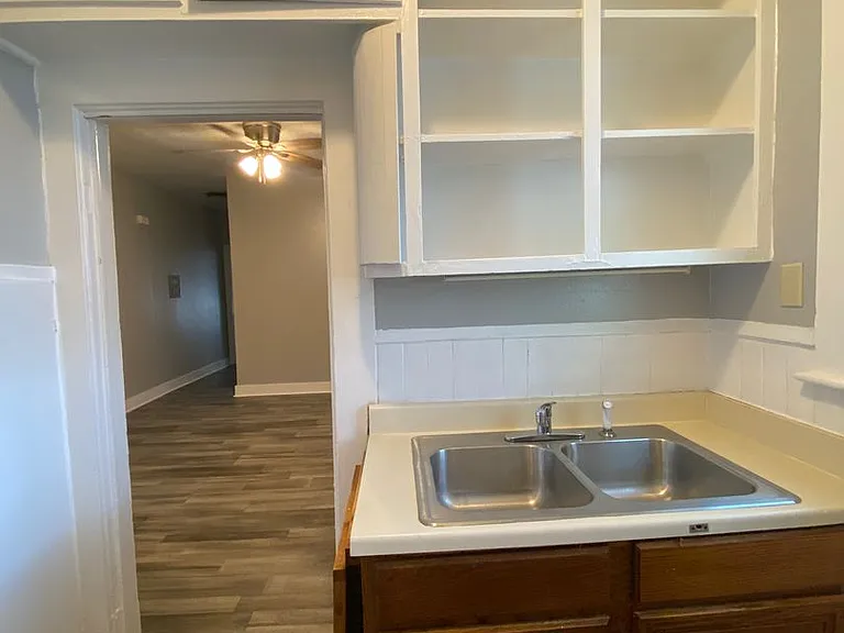527 Cedar St — Photo 10