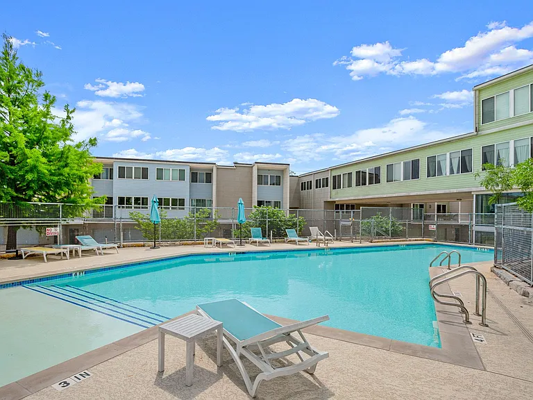 604 N Bluff Dr #228 — Photo 4